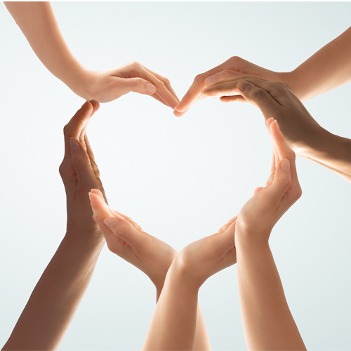 Mains qui forment un coeur